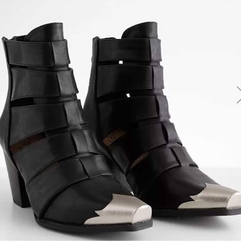 Beast Fashion Dakota Western Ankle Boot